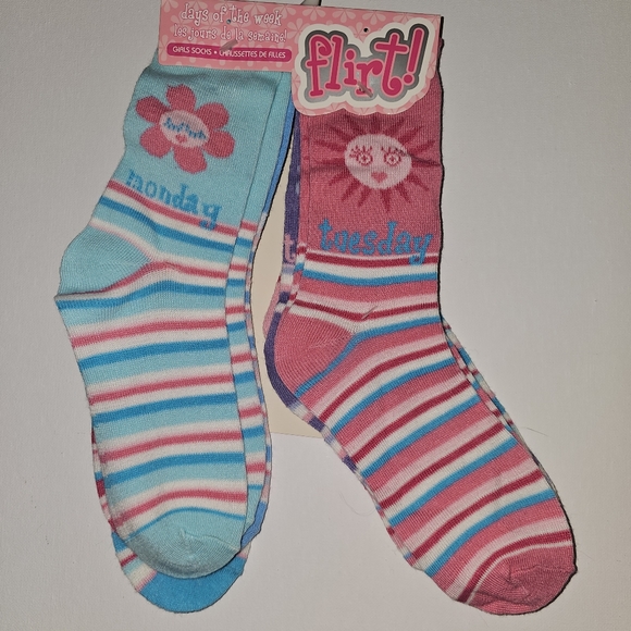 Flirt girl 7 pair of socks Days of the Week Size 11-4 - Picture 1 of 3